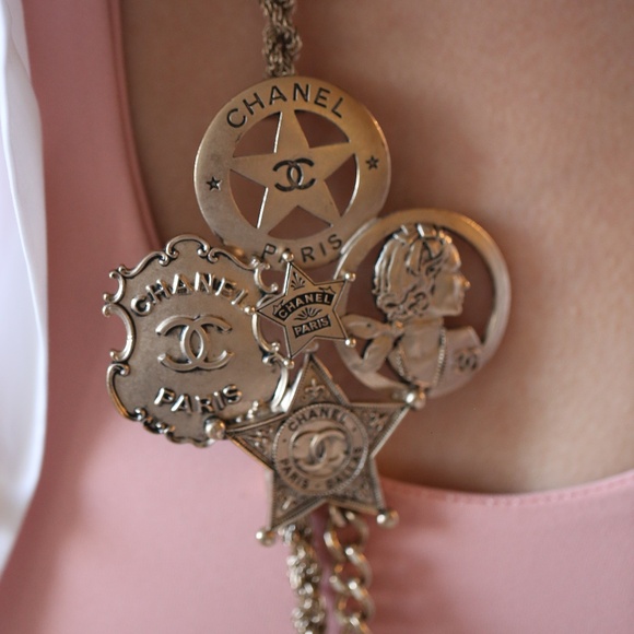 Chanel Necklace - Picture 1 of 7
